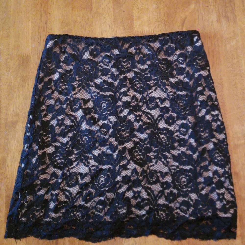 Lace mini skirt